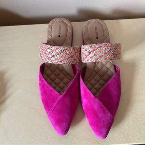 Birdies the swan in Fuchsia Cuff size 10